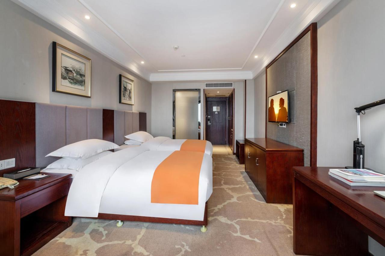 Huzhou Wealth Hotel Eksteriør billede