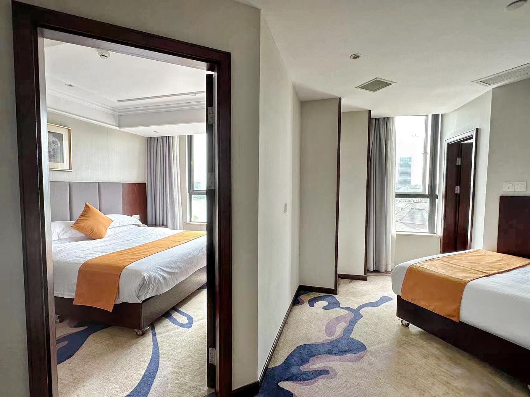 Huzhou Wealth Hotel Eksteriør billede